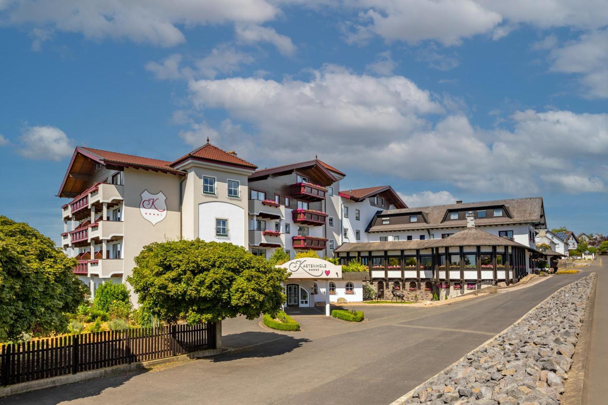 Natur- Und Wohlfuehlhotel Kastenholz Wershofen ภายนอก รูปภาพ